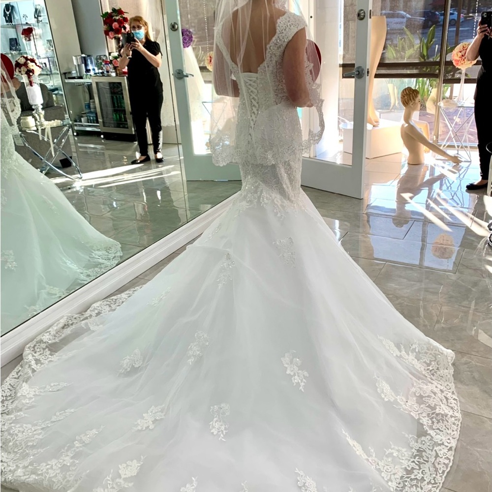 Elegant White Lace Wedding Dress